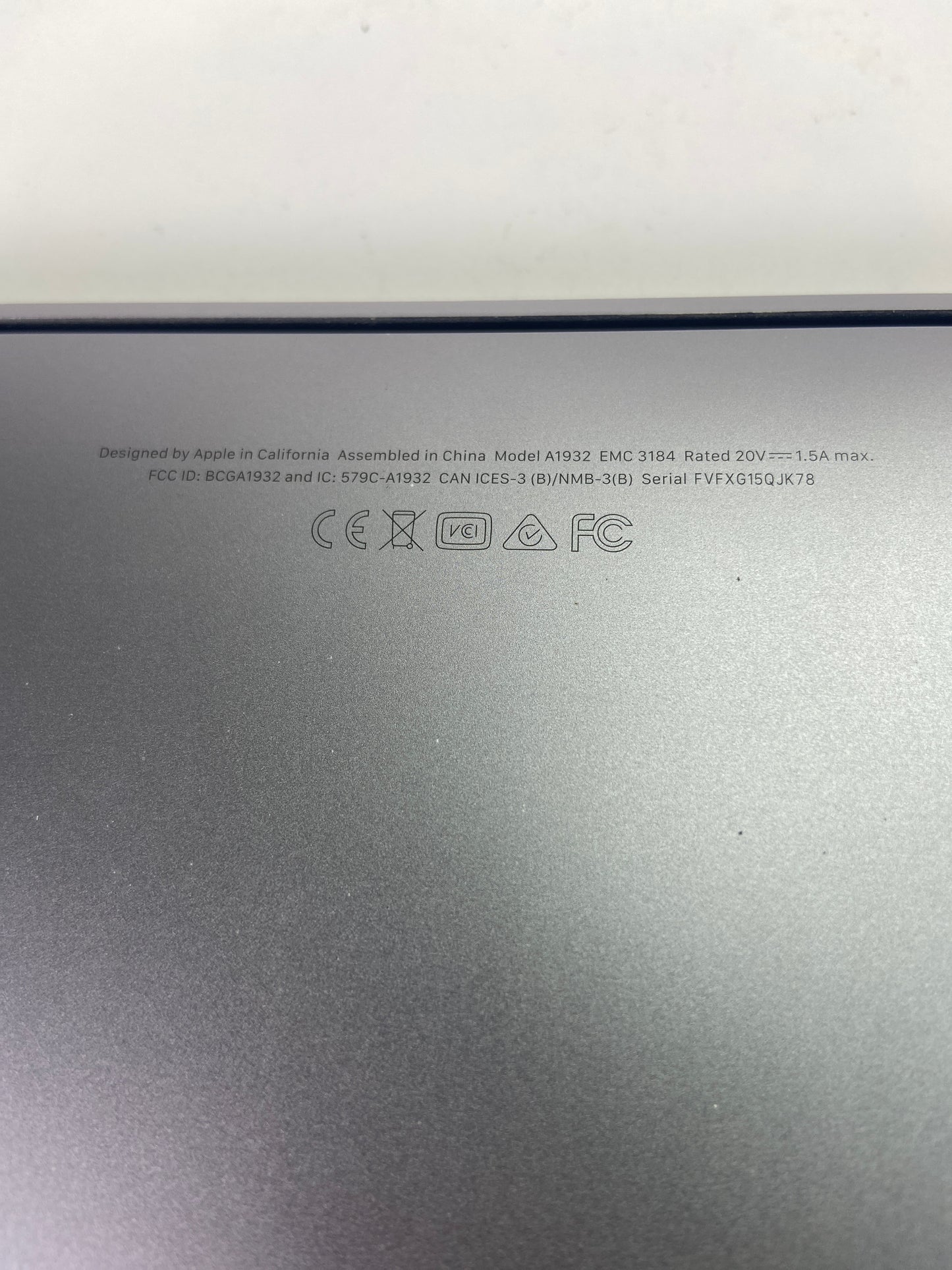 2018 Apple MacBook Air 13.3" i5 1.6GHz 8GB RAM 250GB SSD Space Gray A1932