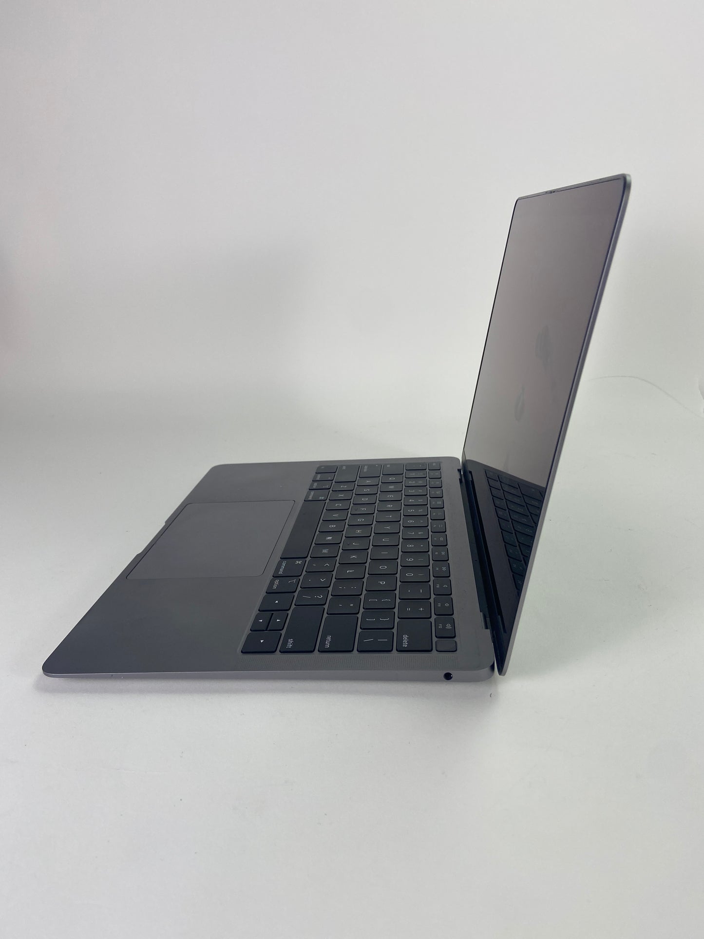 2018 Apple MacBook Air 13.3" i5 1.6GHz 8GB RAM 250GB SSD Space Gray A1932
