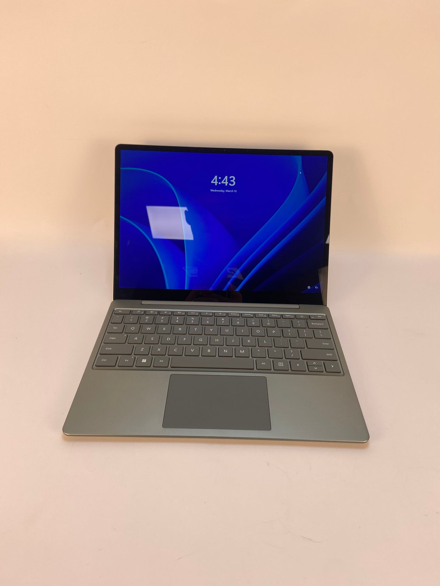 Microsoft Surface Laptop Go 3  2013 12.4" i5-1235U 2.5GHz 8GB RAM 256GB SSD