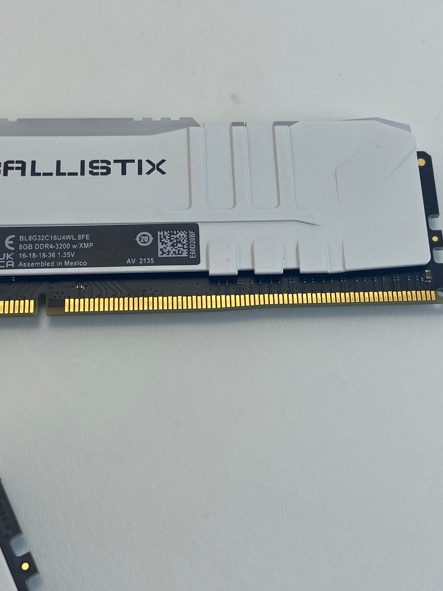 Crucial Ballistix 16GB (2x8GB) DDR4 3200MHz BL8G32C16U4WL.8FE + T-Force Vulcan 8GB 3000MHz