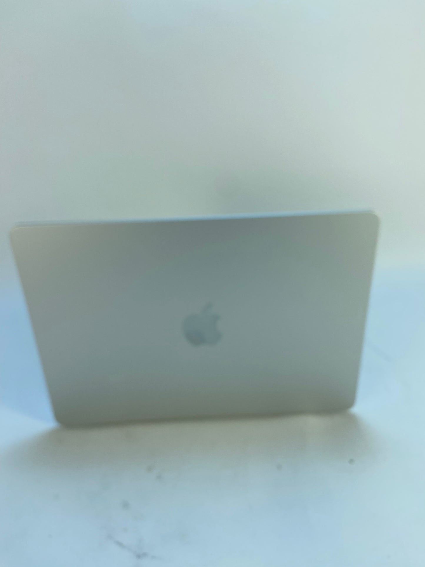 2024 Apple MacBook Air 13.6" M3 4.0GHz 16GB RAM 512GB SSD Space Gray A3113