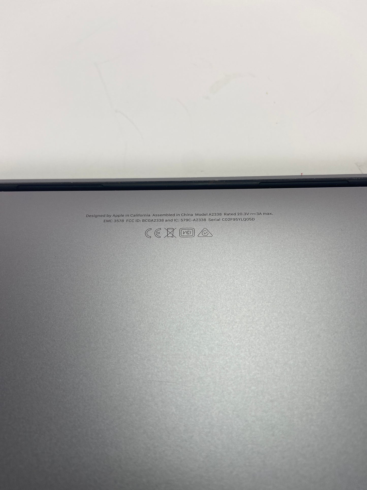2020 Apple MacBook Pro 13.3" M1 8C GPU 3.2GHz 8GB RAM 256GB SSD A2338 [Scuffed]