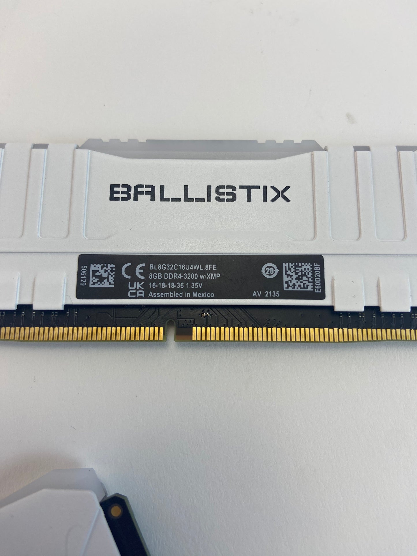 Crucial Ballistix 16GB (2x8GB) DDR4 3200MHz BL8G32C16U4WL.8FE + T-Force Vulcan 8GB 3000MHz