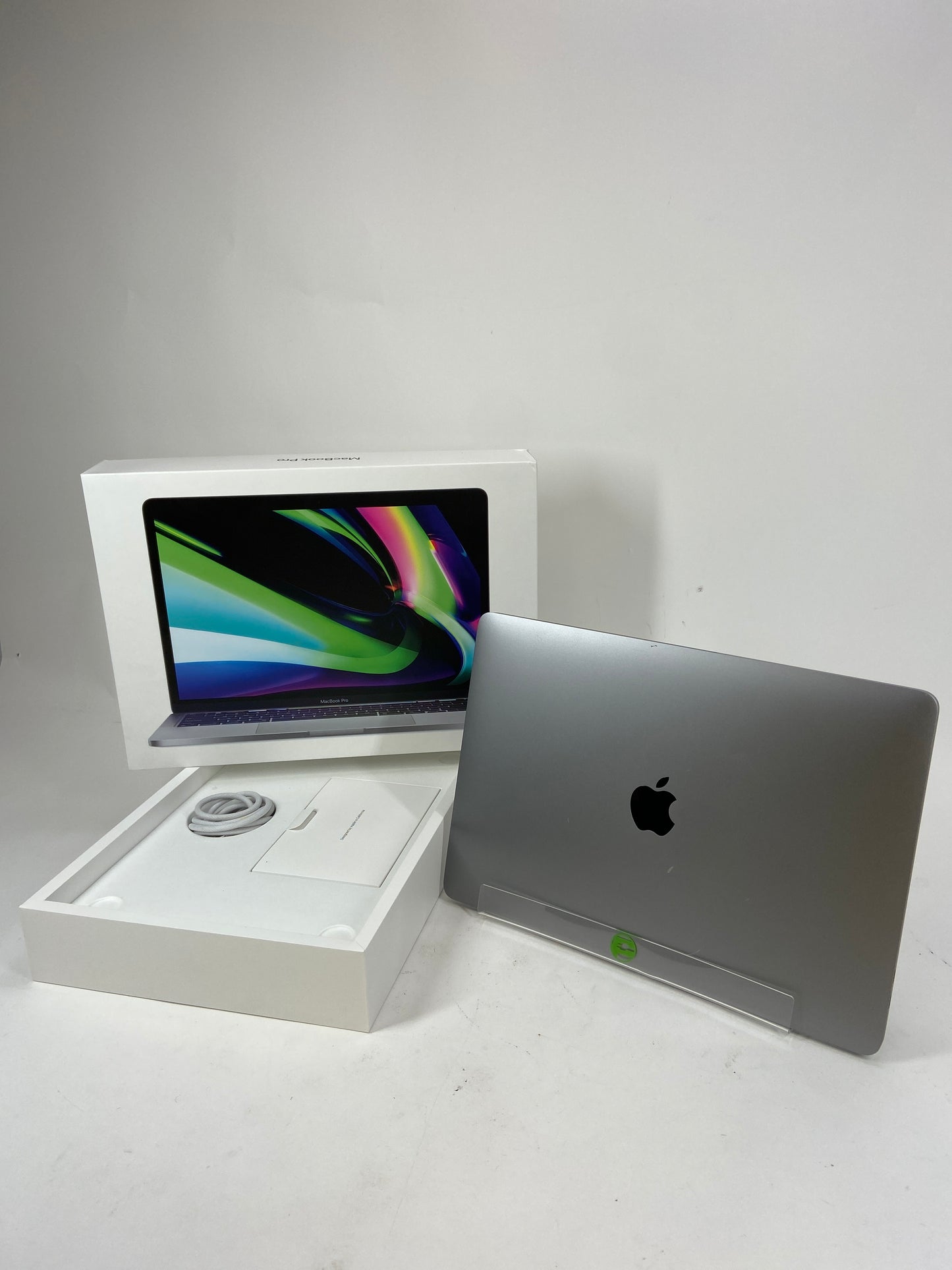 2022 Apple MacBook Pro 13.3" M2 3.5GHz 8GB RAM 256GB SSD Space Gray A2338