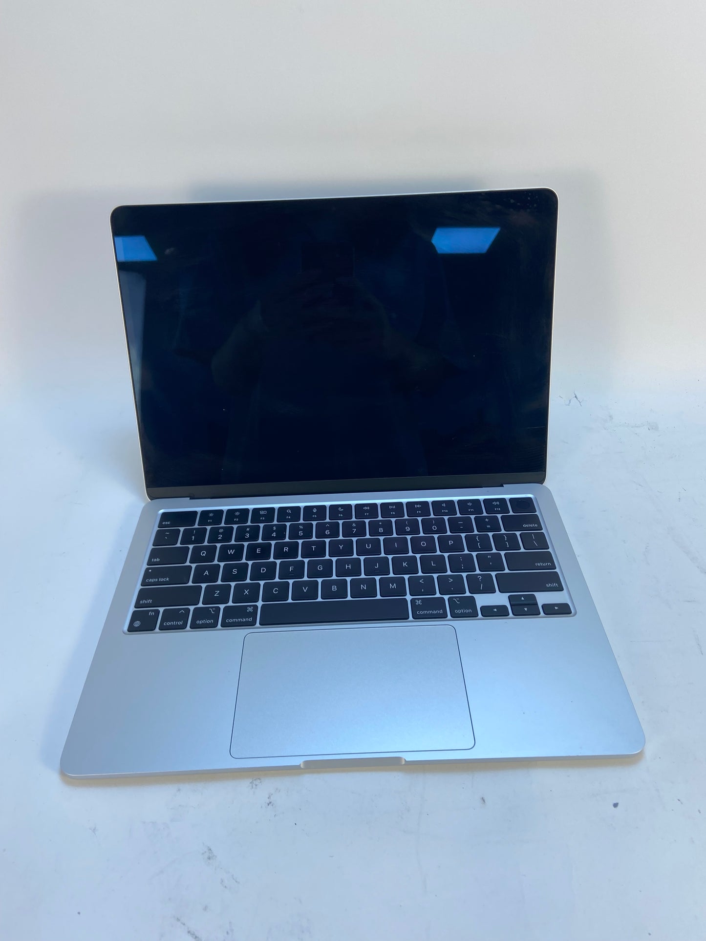 2024 Apple MacBook Air 13.6" M3 4.0GHz 16GB RAM 512GB SSD Space Gray A3113