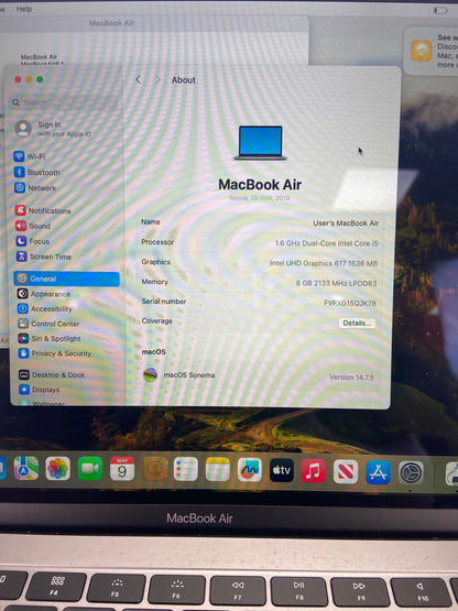 2018 Apple MacBook Air 13.3" i5 1.6GHz 8GB RAM 250GB SSD Space Gray A1932