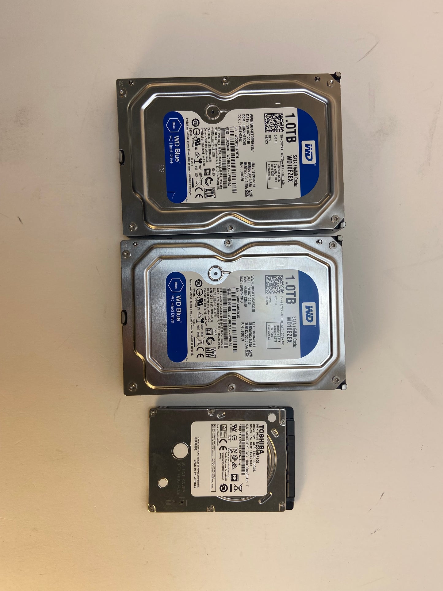 2 Western Digital 3.5" WD Blue  1TB SATA HDD WD10EZEX + 1 TOSHIBA  1TB MQ04ABF100 SATA 2.5" HDD