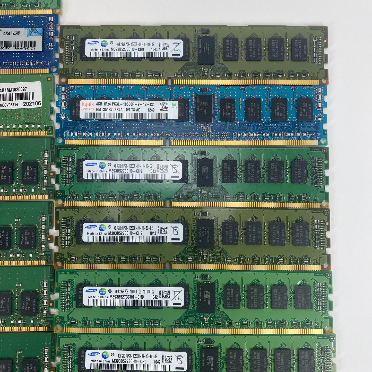 Lot Of DDR3/DDR4 Server Memory (Over 200GB, 54 Sticks)