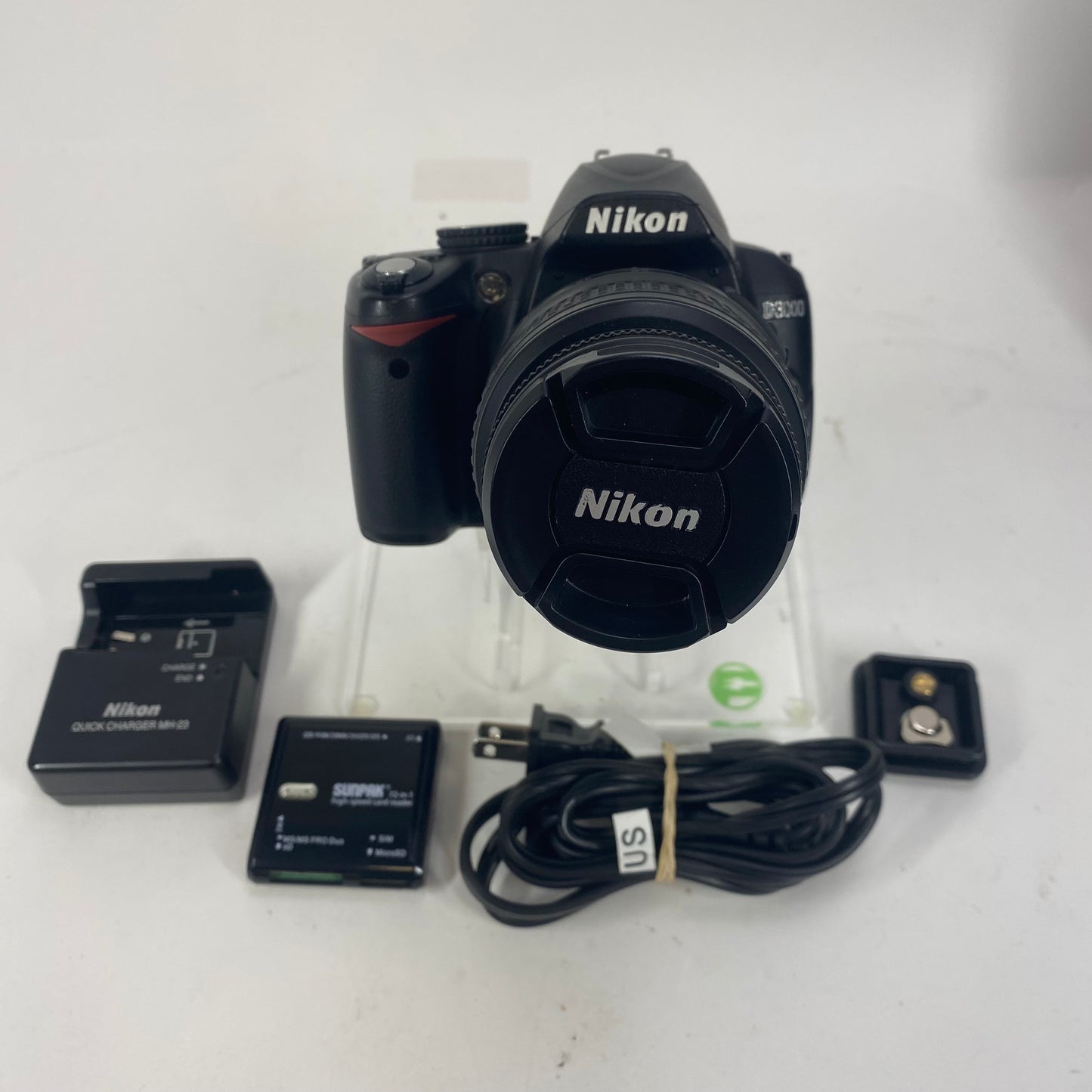 Nikon D3000 10.2MP Digital SLR DSLR Camera + Bag & Lens Bundle