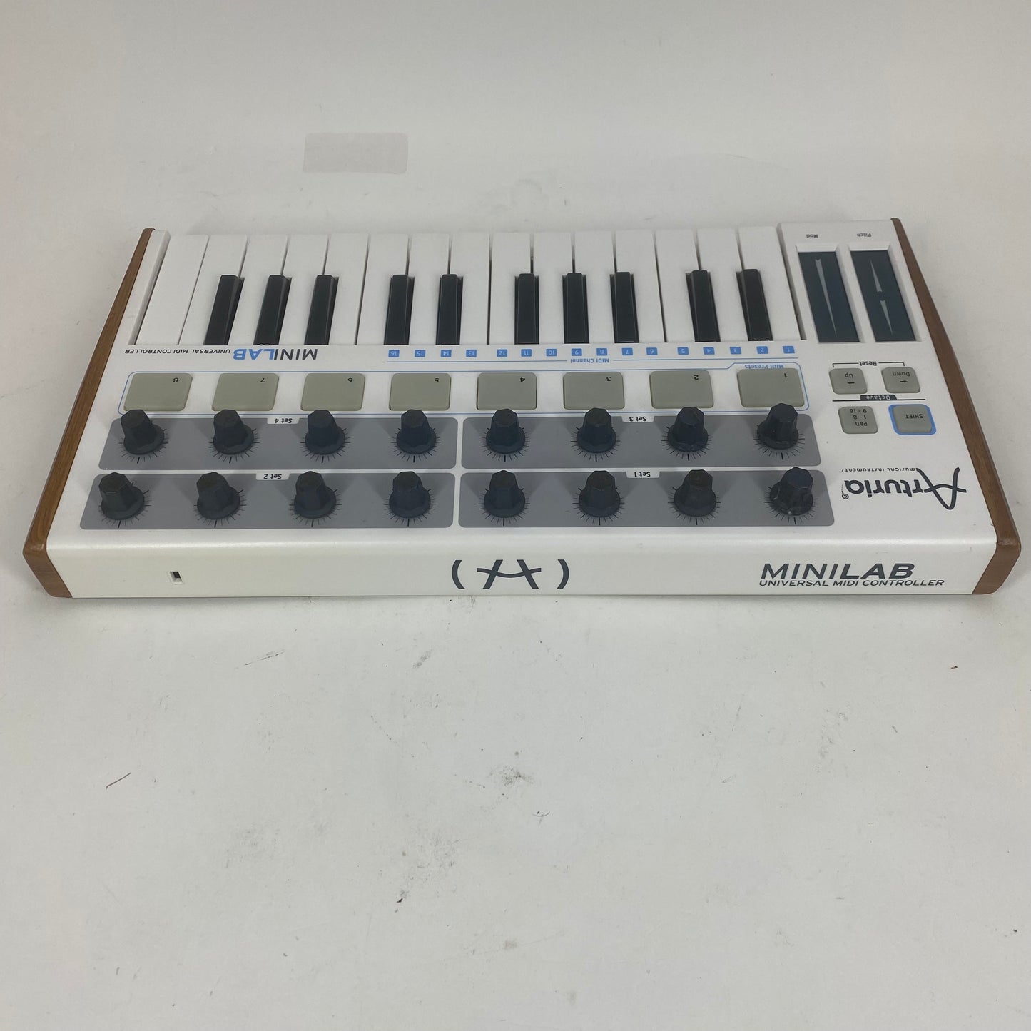 Arturia Minilab Universal MIDI Controller Keyboard