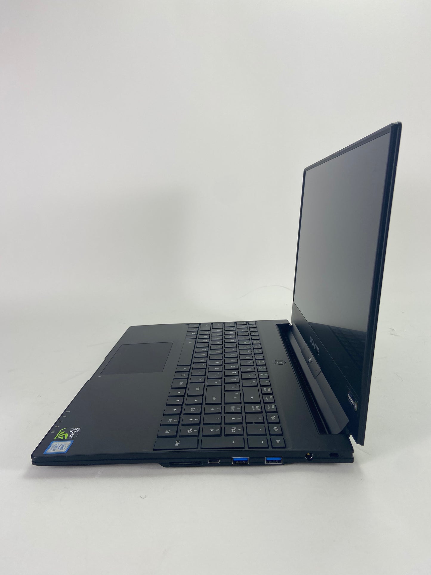 GIGABYTE Aero 15  I7 7700HQ 16GB RAM 1TB NVIDIA GeForce GTX 1060