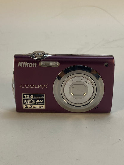 Faulty Lens Nikon COOLPIX S3000 12.0MP Digital Camera