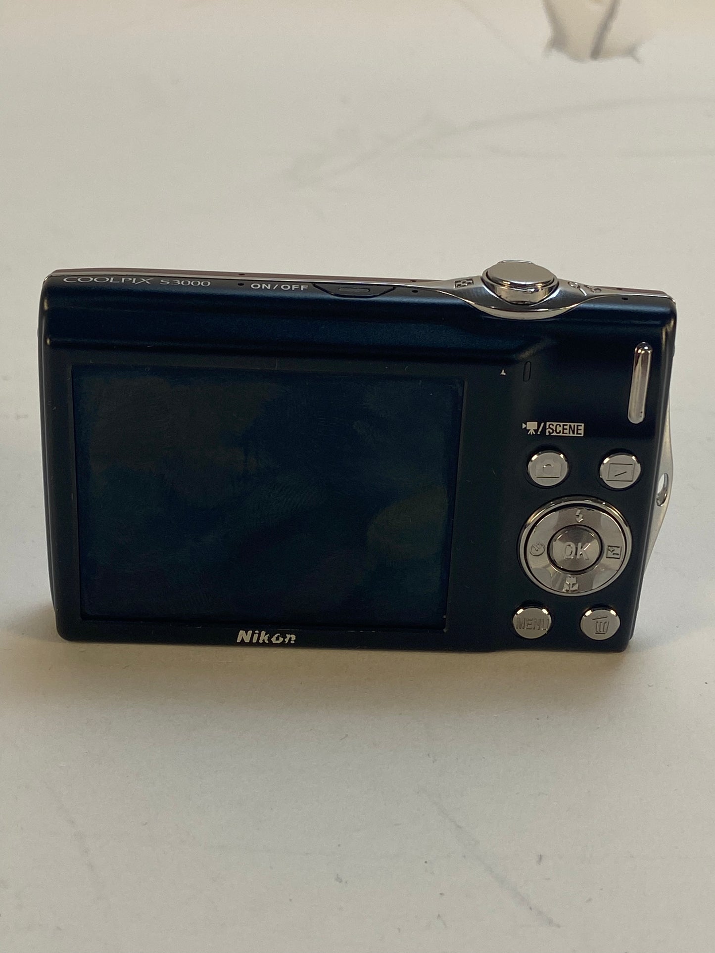 Faulty Lens Nikon COOLPIX S3000 12.0MP Digital Camera