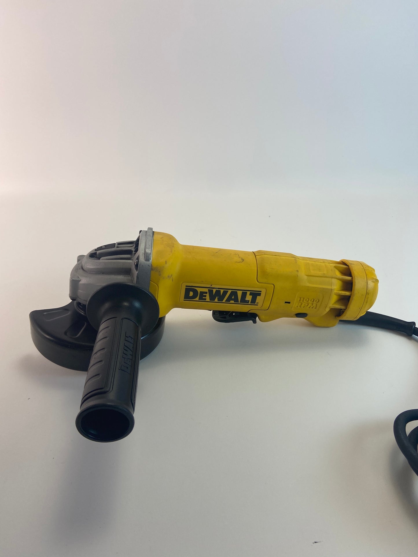 DeWalt DWE402 4-1/2 in. (115mm) Small Angle Grinder With Handle