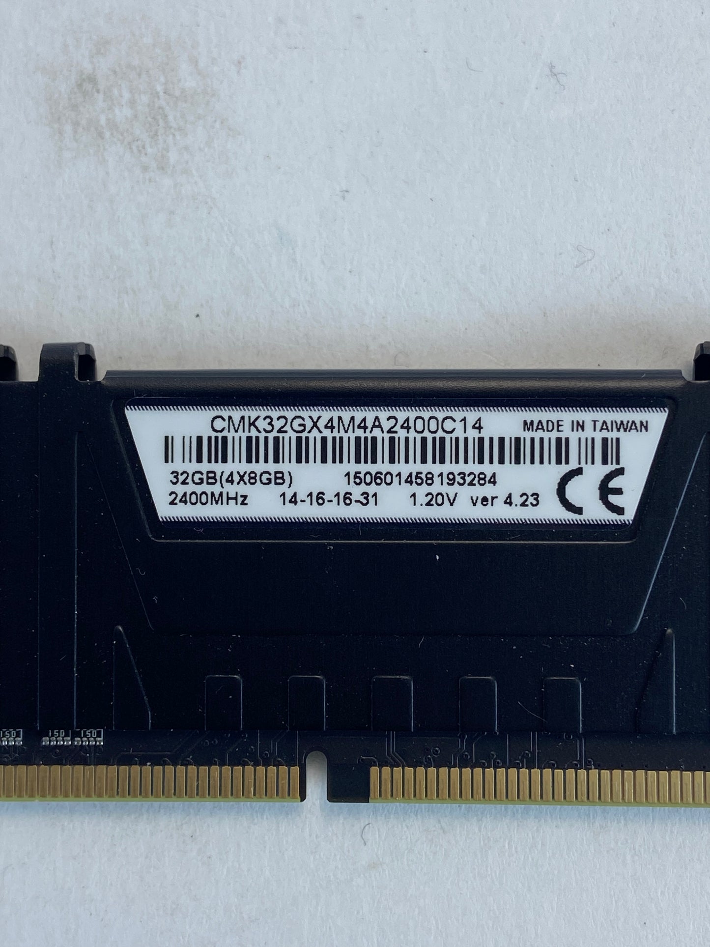 Corsair Vengeance LPX 32GB (4x8GB) DDR4 2400MHz CMK32GX4M4A2400C14