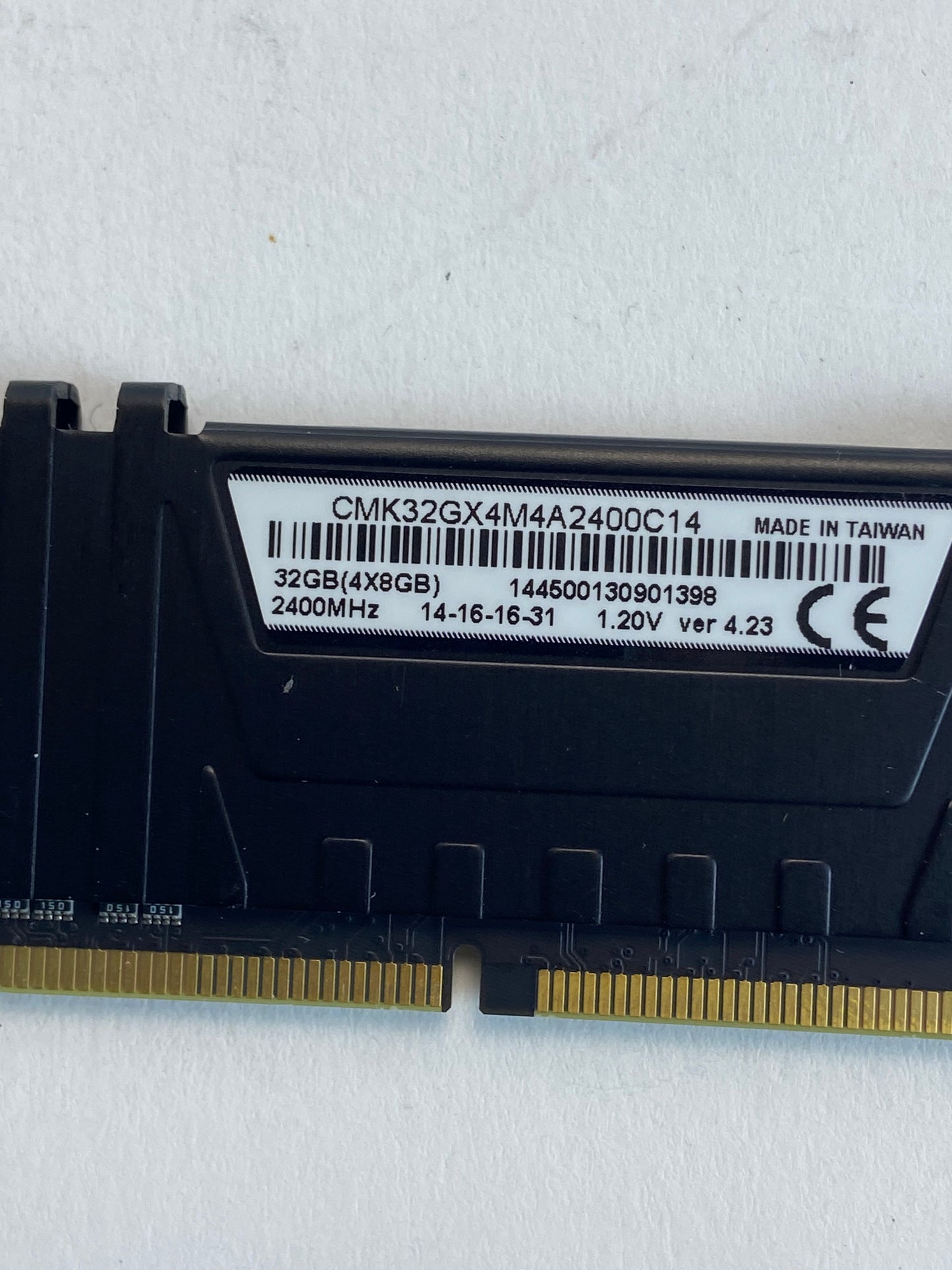 Corsair Vengeance LPX 32GB (4x8GB) DDR4 2400MHz CMK32GX4M4A2400C14