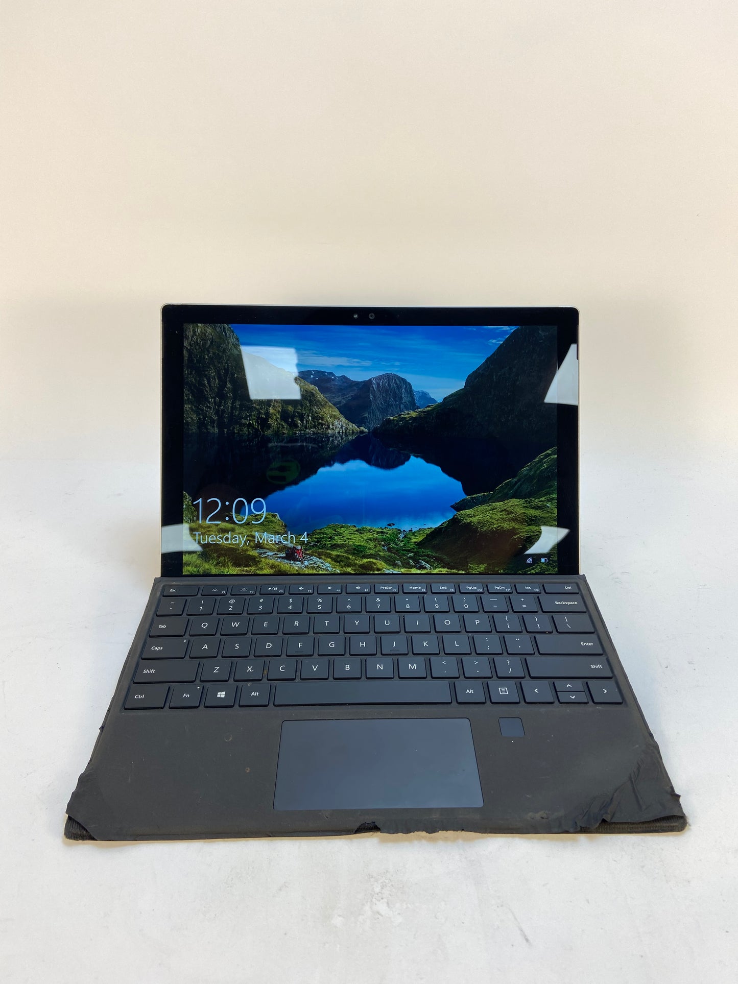 Microsoft Surface Pro 4 12.3" i5-6300U 2.40GHz 4GB RAM 128GB SSD