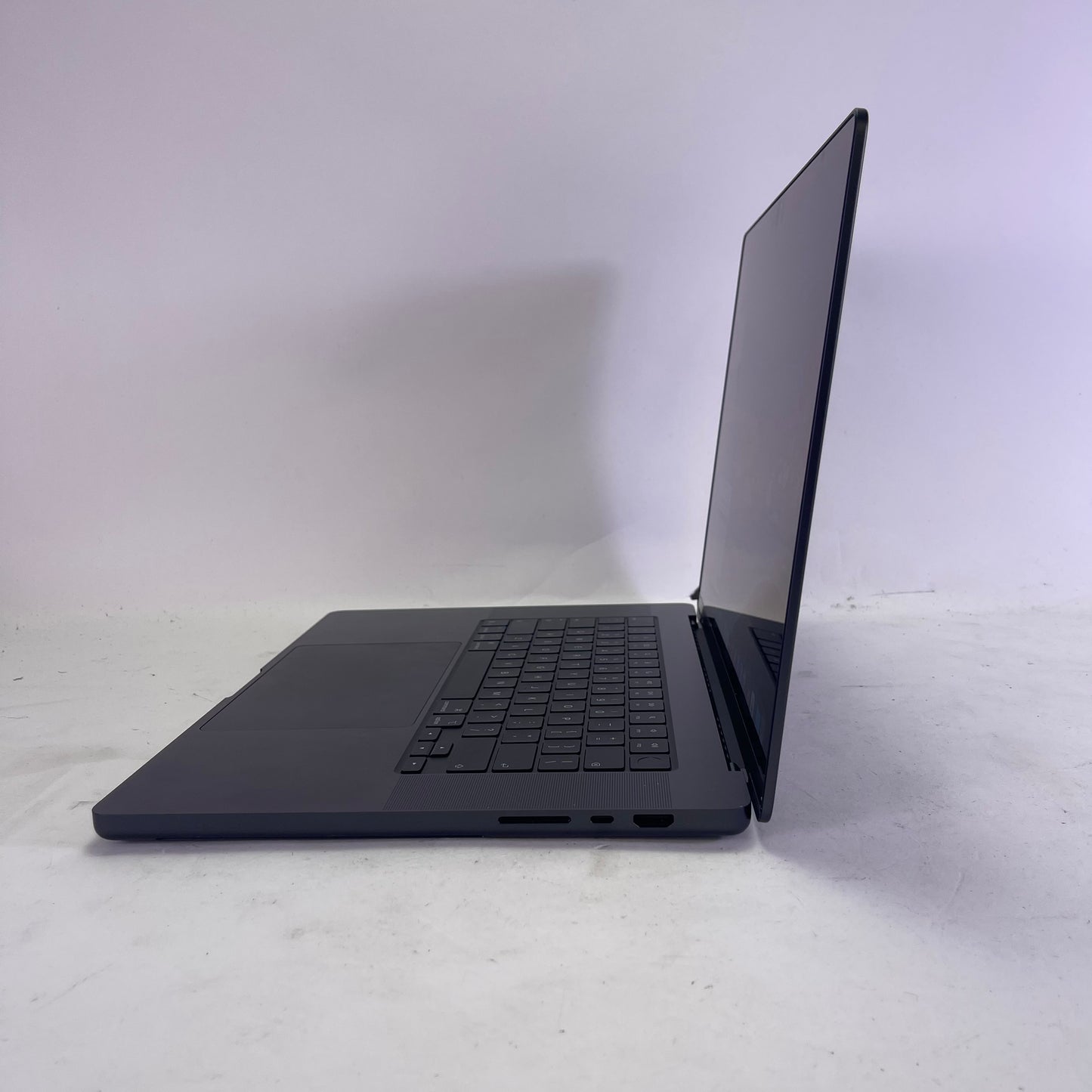 2026 Apple MacBook Pro 16" M5 Pro 20C GPU 4.6GHz 24GB RAM 1TB SSD MGEA4LL/A